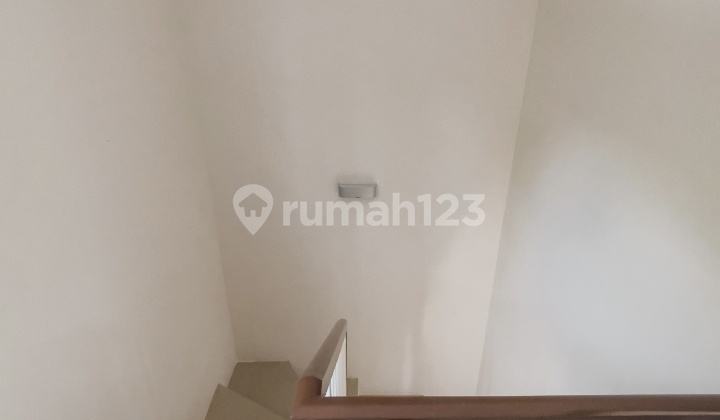 Rumah 2 lantai, bagus siap huni, rumah hadap utara, rumah unfurnish , dan kondisi rumah rapi dan bersih,  lingkungan yang asri,  aman dan nyaman,  lokasi di  cluster mozia BSD 7