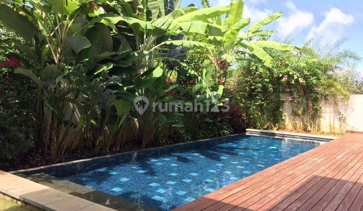 Rumah villa 2 lantai mewah dan siap huni, legalitas shm on hand,  rumah hadap Timur,  di lengkapi dengan furnish dan kolam renang private, Sehingg pembeli hanya membawa koper saja,  lokasi rumah di Toya Gangga Ungasan, Kuta Selatan,  Badung Bali 5
