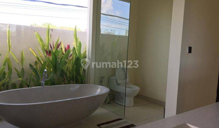 Rumah villa 2 lantai mewah dan siap huni, legalitas shm on hand,  rumah hadap Timur,  di lengkapi dengan furnish dan kolam renang private, Sehingg pembeli hanya membawa koper saja,  lokasi rumah di Toya Gangga Ungasan, Kuta Selatan,  Badung Bali 16