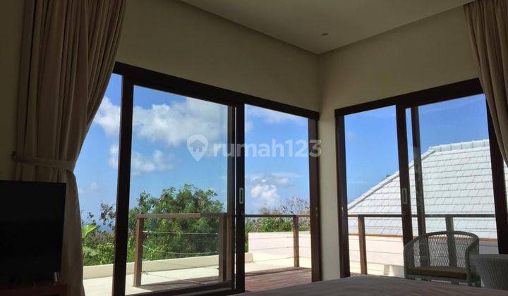 Rumah villa 2 lantai mewah dan siap huni, legalitas shm on hand,  rumah hadap Timur,  di lengkapi dengan furnish dan kolam renang private, Sehingg pembeli hanya membawa koper saja,  lokasi rumah di Toya Gangga Ungasan, Kuta Selatan,  Badung Bali 26