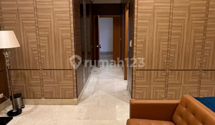 Luxury apartment with 5-star hotel facilities, nice and fully furnished, in the premier SCBD Kuningan, Setiabudi area.