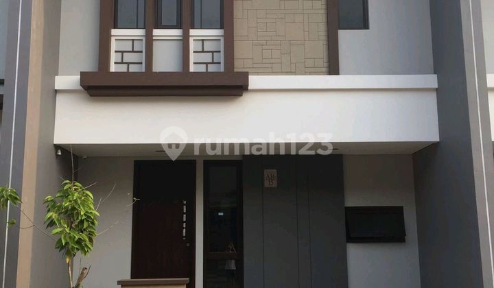 Minimalist House, Safe and Comfortable in the Elite Environment of BSD, Close to the Serbaraja Toll Gate, Mozia Cluster BSD, Tangerang