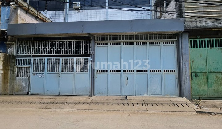 Dijual Ruko 3 Lantai di Jl. Penjagalan Strategis