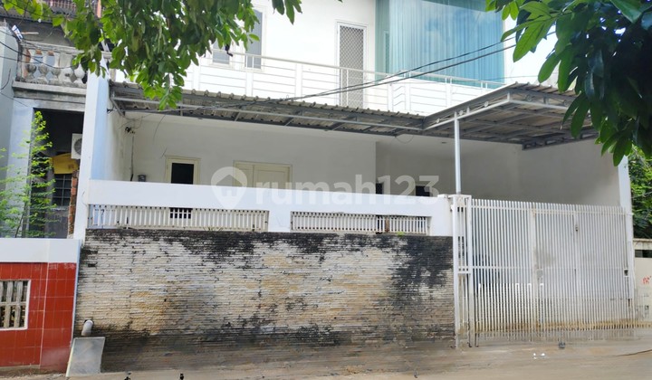 2-Storey House in Btn Kembangan Utara Complex, Delima Street