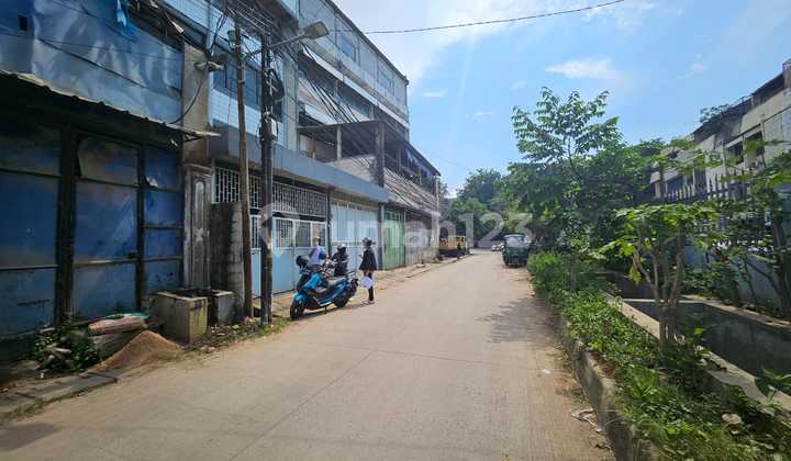 Dijual Ruko 3 Lantai di Jl. Penjagalan Strategis 2
