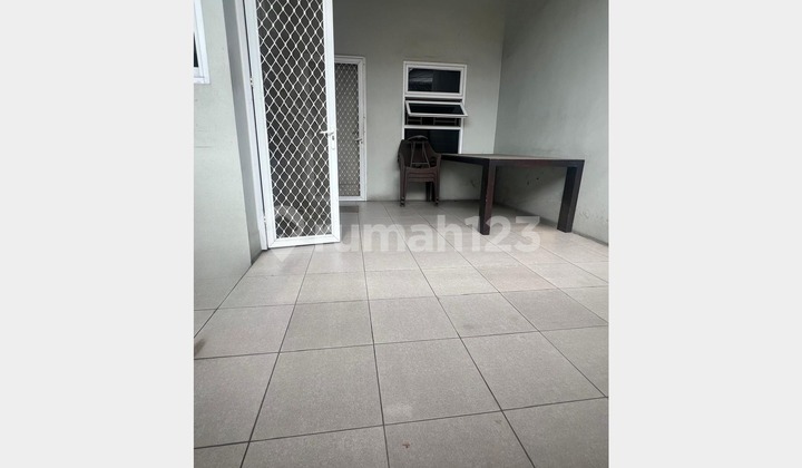 Dijual Rumah 2 Lantai di Jalan Mayang Sari II 1