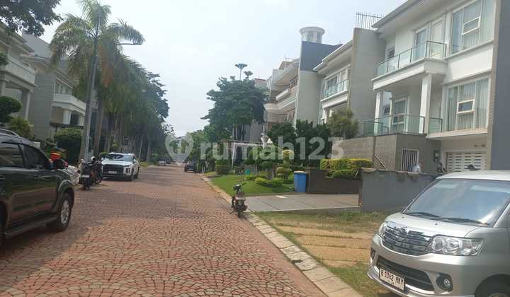Dijual Rumah Bagus 2 Lantai di Jl. Lotus Indah 1 2