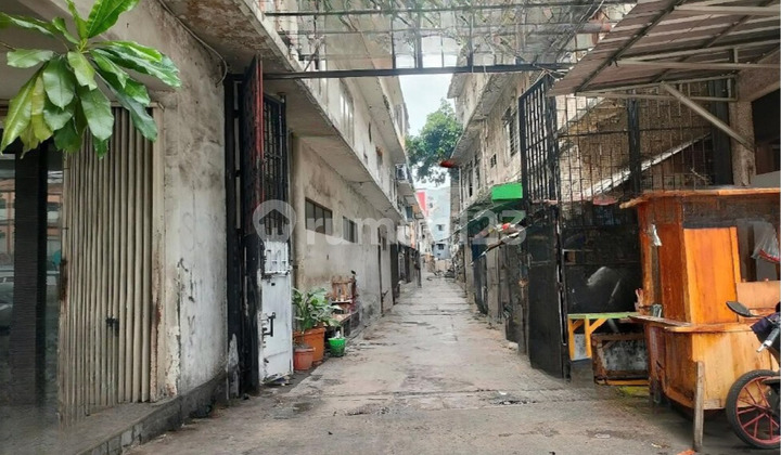 Dijual Ruko di Jl. Gajah Mada, Taman Sari