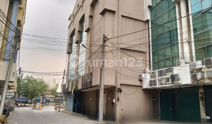 Strategic Shop House in the Royal Sunter Shop House Complex, Tanjung Priok 2
