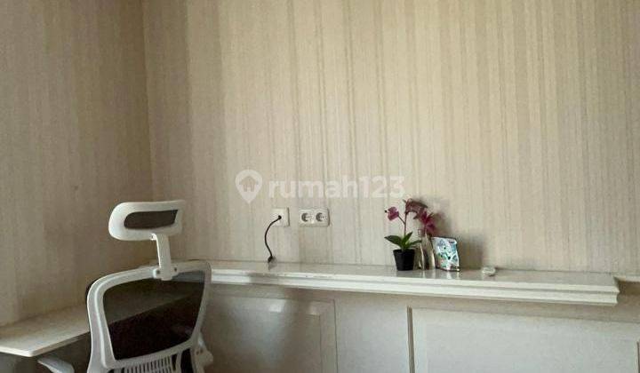 Jual Cepat! Tower Aurora The Mansion Apartemen 2 Kamar Tidur Bagus Furnished 2