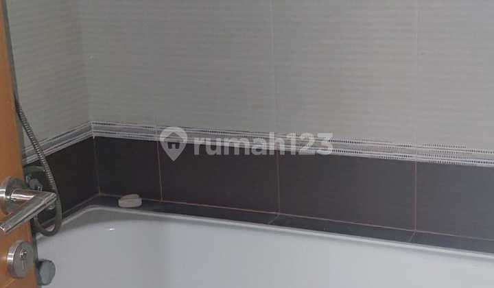 Rumah, 2 Lantai, SHM, di Jati Mekar 2