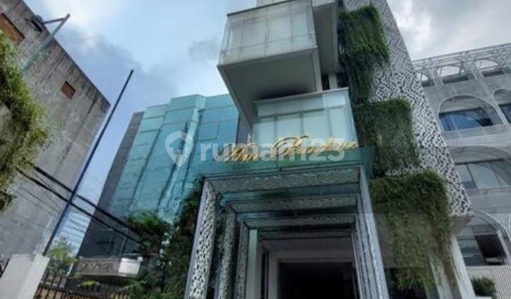 4.5-Story Office Building 2200m with Rooftop & Basement