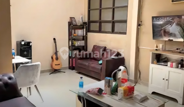 House for rent on Jalan Pelangi, Mekarsari, Cimanggis, Depok.