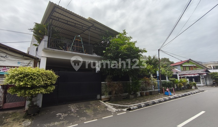 Rumah Hook 2 Lantai di Anggrek Rosliana Kemanggisan