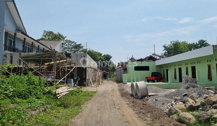 Tanah Selatan Uii, Lingkungan Kost Eklsusif 1