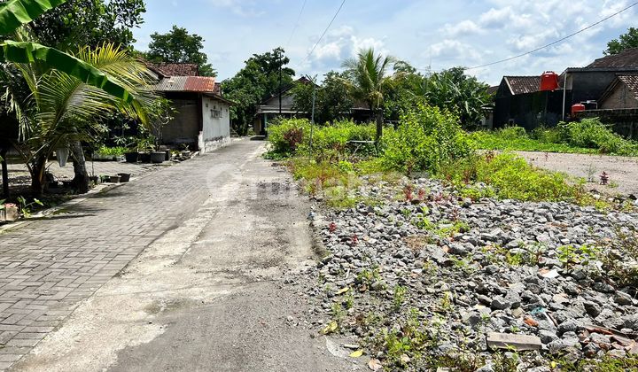 Remaining 1 Plot of Land East of Gentan Market, Freehold Title for Yard Remaining 1 Plot of Land East of Gentan Market, Freehold Title for Yard