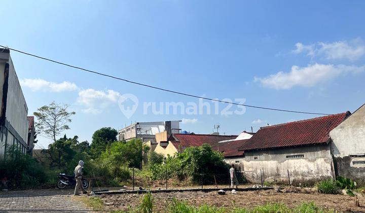 5 Menit Kampus UGM Jogja, Kost 2 Lantai 10 Kamar, Siap Bangun. 2