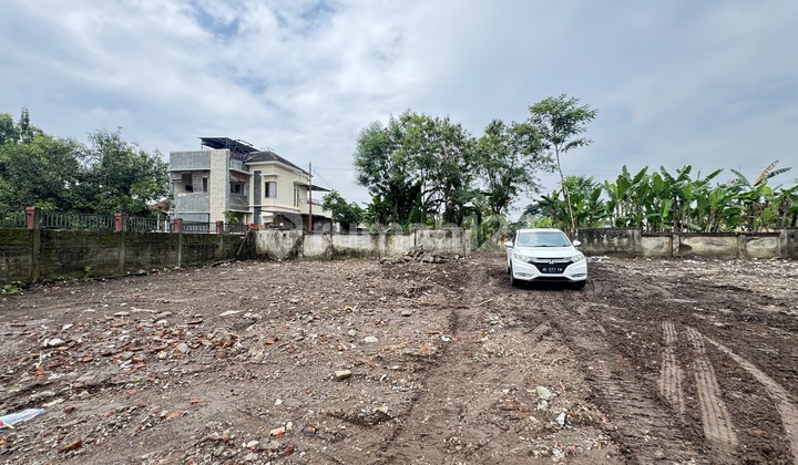 Land JL Kaliurang Km 9 Jogja, 10 Minutes to UGM Campus, SHMP. Land JL Kaliurang Km 9 Jogja, 10 Minutes to UGM Campus, SHMP.