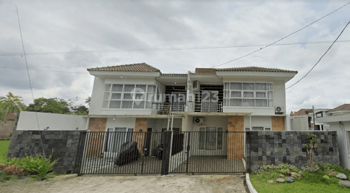 Rumah 2 Lantai Mertoyudan, 6 Menit Kampus Unima 2