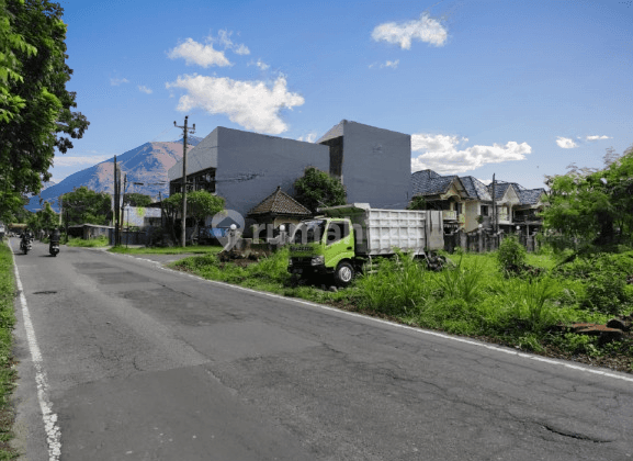 Tanah Tepi Jalan Raya Gito gati, SHM Per Unit, Luas 242 m² 2