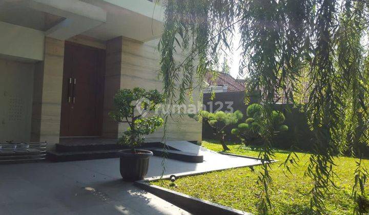 Rumah Cantik Modern  3 Lantai Dr Cipto Kawasan Elit 1