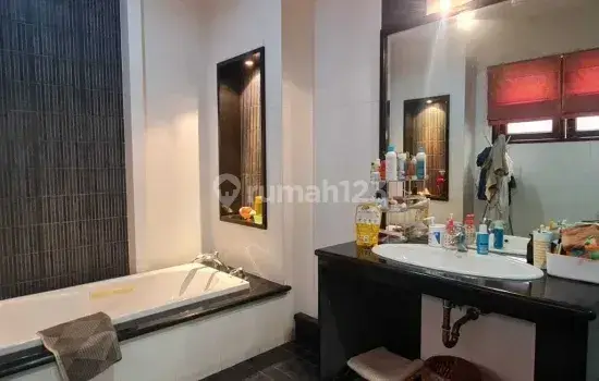 Rumah Langka Dengan Interior Semi Furnished di Puri Indah Jakarta Barat 2