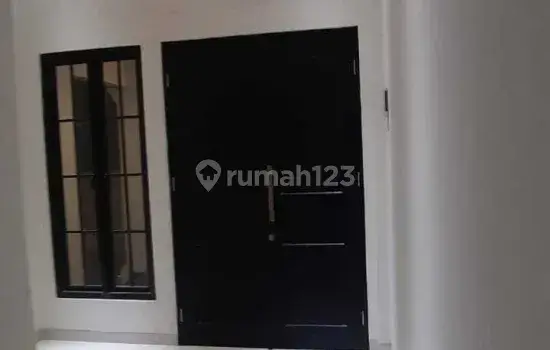 Rumah 2 Lantai Dan Interior Semi Furnished di Joglo Jakarta Barat 2