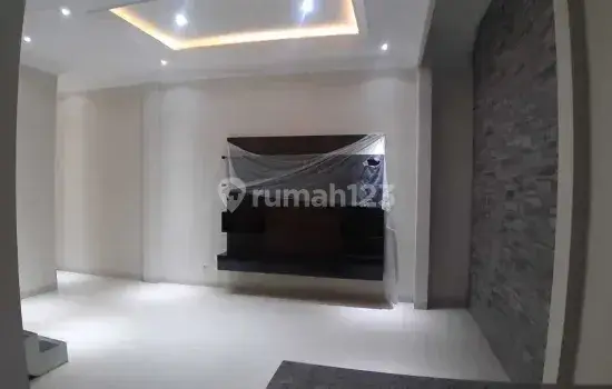 Rumah 2 Lantai Dan Interior Semi Furnished di Joglo Jakarta Barat 1