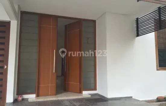 Rumah Apik Lingkungan Bagus Dan Semi Furnished di Puri Kencana Jakarta Barat 1