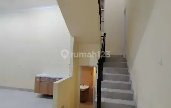 Rumah Mediterania Boulevard Kondisi Rapi,siap Huni. Semi Furnish Pantai Indah Kapuk, Jakarta Utara 2