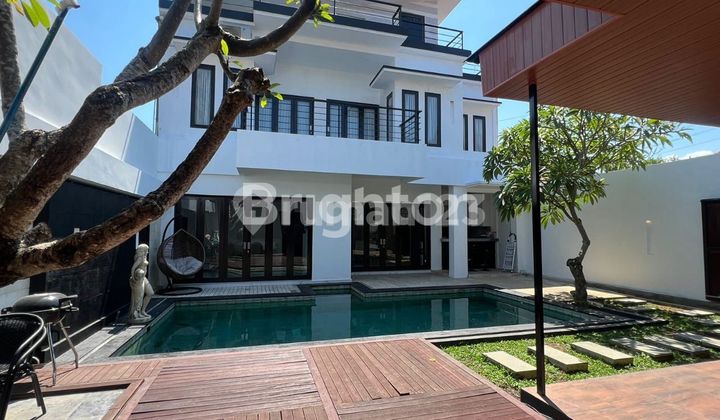 Villa Cantik Fully Furnished di Kerobokan