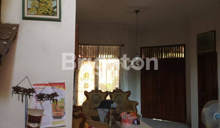 RUMAH KLASIK DENGAN 2 PINTU DEPAN DAN BELAKANG DI KUTISARI SURABAYA 2