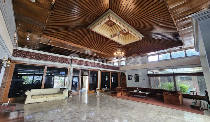 Rumah Vintage Desain Style Jawa Cocok Untuk Guest House Laweyan Solo