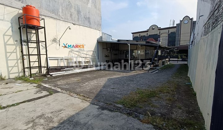 Ruang Usaha Sekaligus Rumah Potensi Cuan Daerah Ramai Banjarsari