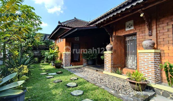 Rumah serasa villa design Jawa dengan Pendopo Kadipiro Solo 1