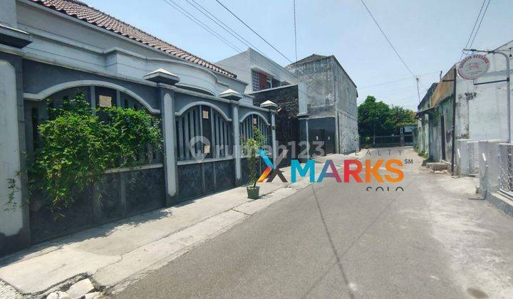 Rumah mewah hunian nyaman di tengah kota Banjarsari