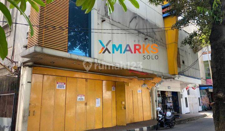 Ruko 3 lantai di jalan utama Slamet Riadi Solo cocok untuk kantor 1