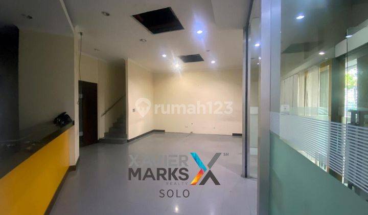 Ruko 3 lantai di jalan utama Slamet Riadi Solo cocok untuk kantor 2