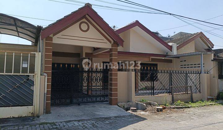 Rumah Minimalis bisa untuk kos2an dekat daerah komersial Solobaru 1