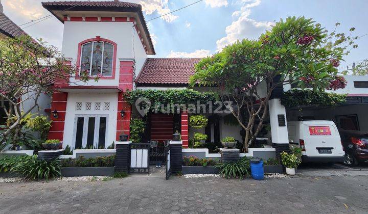 Rumah cantik super nyaman di cluster elite Gentan 2 Lantai 1