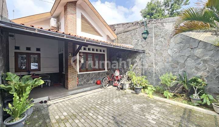 Rumah Nyaman Serasa Villa Tengah Kota Solo Rumah Nyaman Serasa Villa Tengah Kota Solo