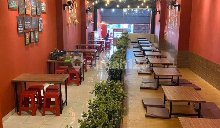 Cheap Shop House in the Busy Coyudan Solo Business District Cheap Shop House in the Busy Coyudan Solo Business District