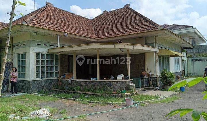 Tanah Bonus Rumah Vintage Laweyan Dekat Jalan Utama 1