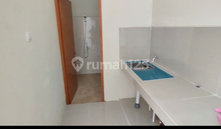 Regional Business Space in the Crowded Area of Pasar Gede Solo Regional Business Space in the Crowded Area of Pasar Gede Solo