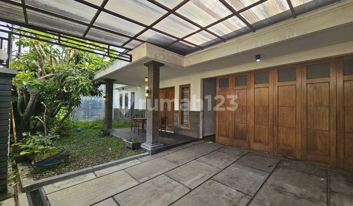 Rumah Modern Dekat Stadion Manahan Solo