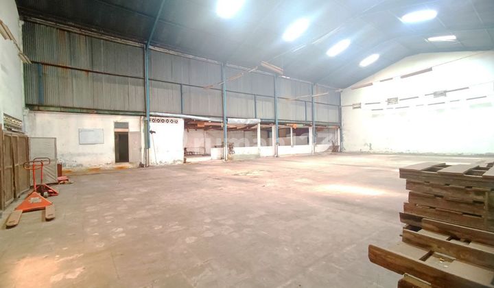 Strategic Warehouse in the City Center of Serengan, Solo