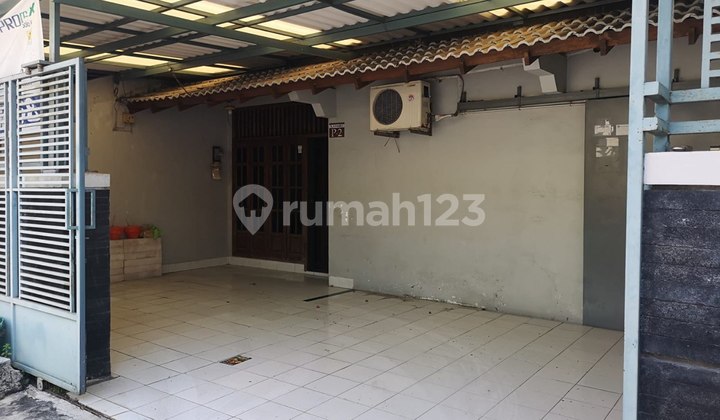Rumah Akses Jalan 2 Mobil Dekat Mall Dan Daerah Kuliner Solo Baru