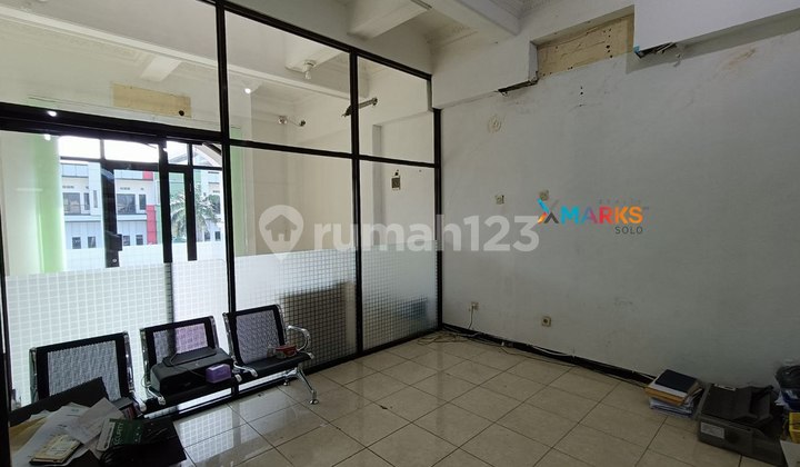 Good and Well-Maintained Shophouse, Strategically Located in the Solo Baru Business Area Good and Well-Maintained Shophouse, Strategically Located in the Solo Baru Business Area