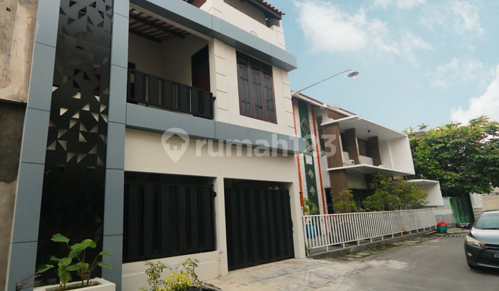 Rumah 2 Lantai Dekat Ums dan Mikael Karangasem Solo