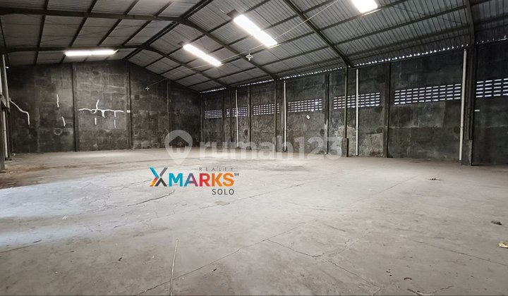 Cheap Warehouse Bonus 3 Shophouses Container Access Kadipiro Banjarsari